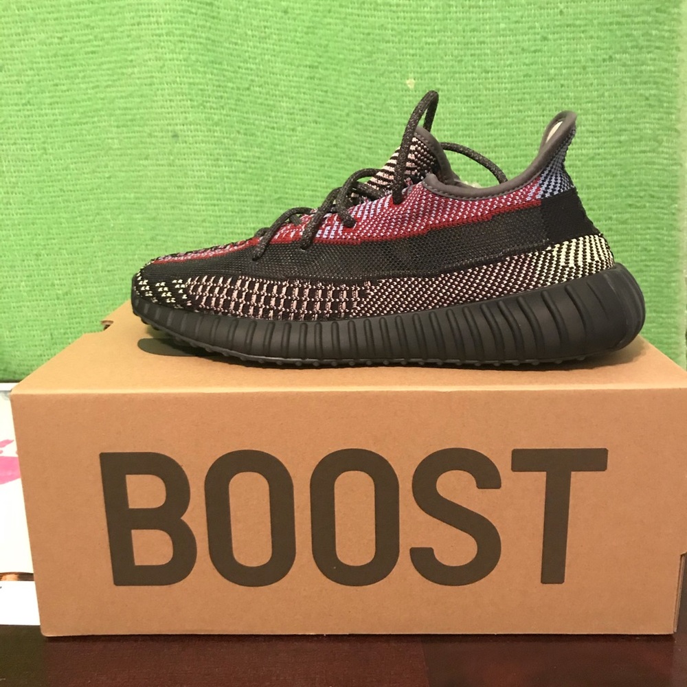 Sold! Stock X Yeezy 350 V2 Yecheil